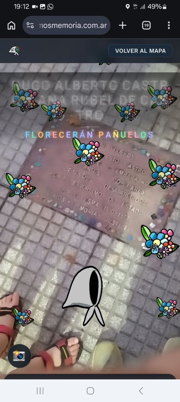Escena interactiva AR sobre una baldosa